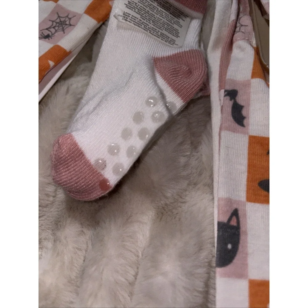 Chick-Pea Baby Halloween Pajama Set  5 pc set 2 Shirts 2 Pants Socks So Cute